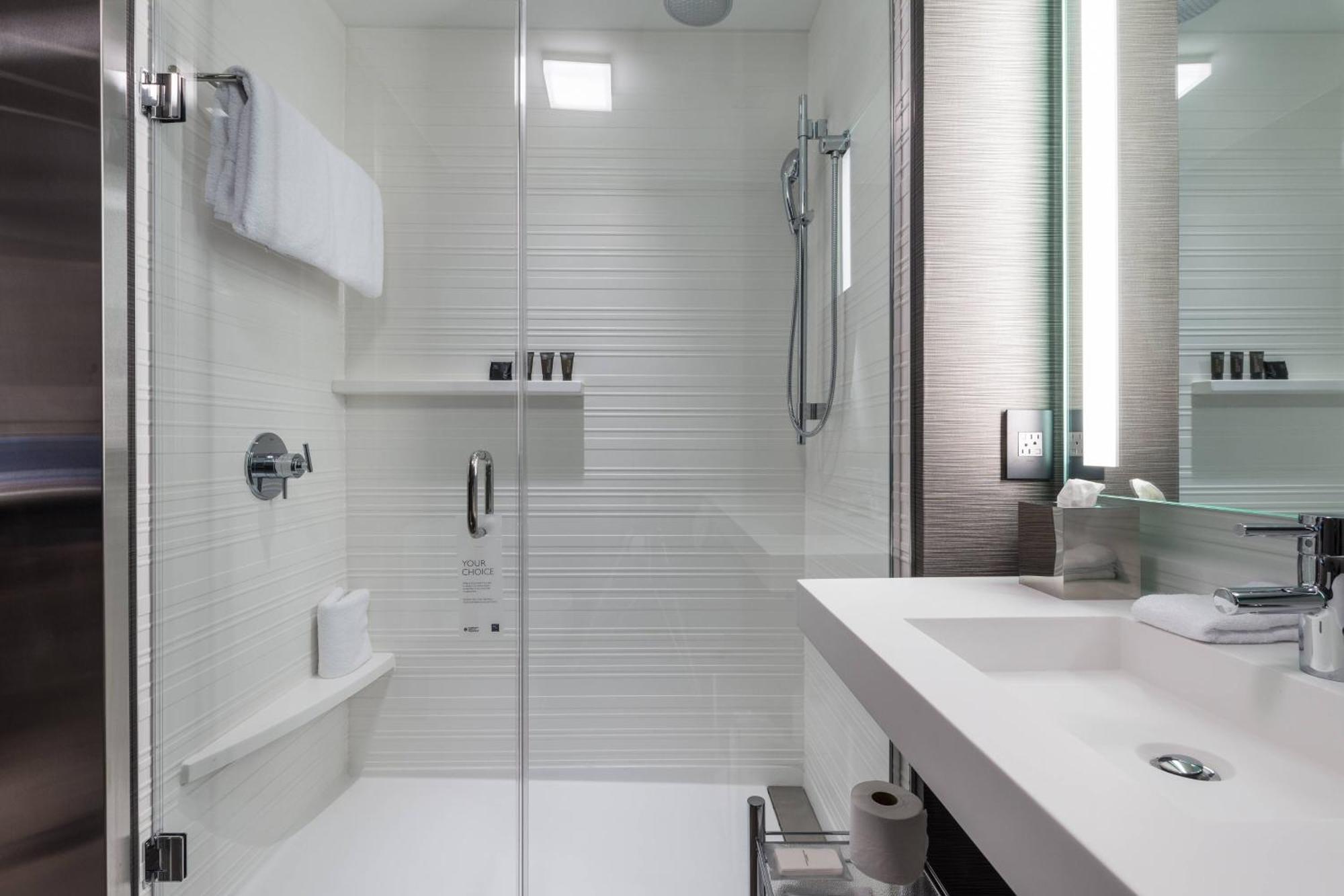 Ac Hotel By Marriott Boston North Medford Extérieur photo