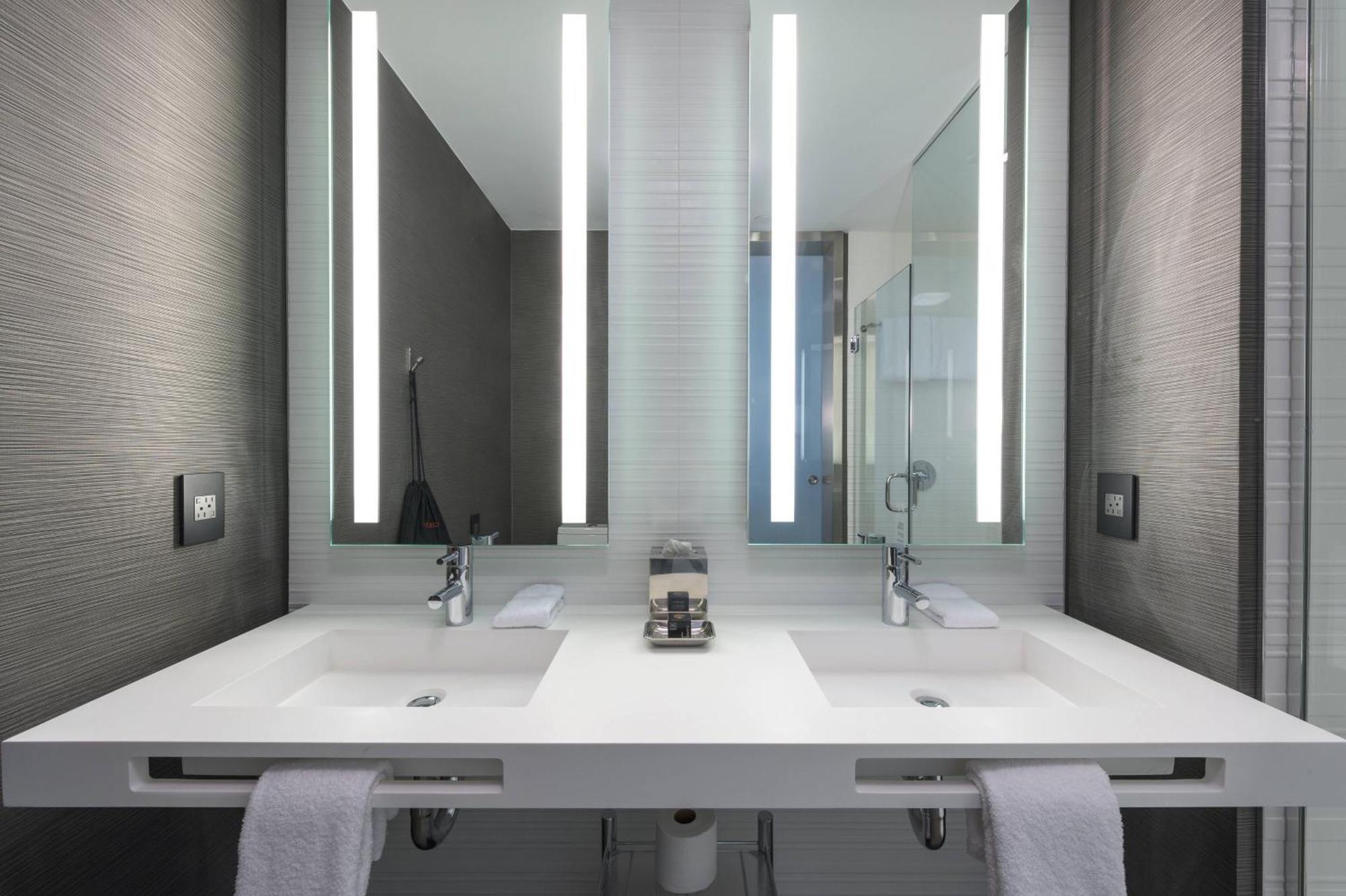 Ac Hotel By Marriott Boston North Medford Extérieur photo