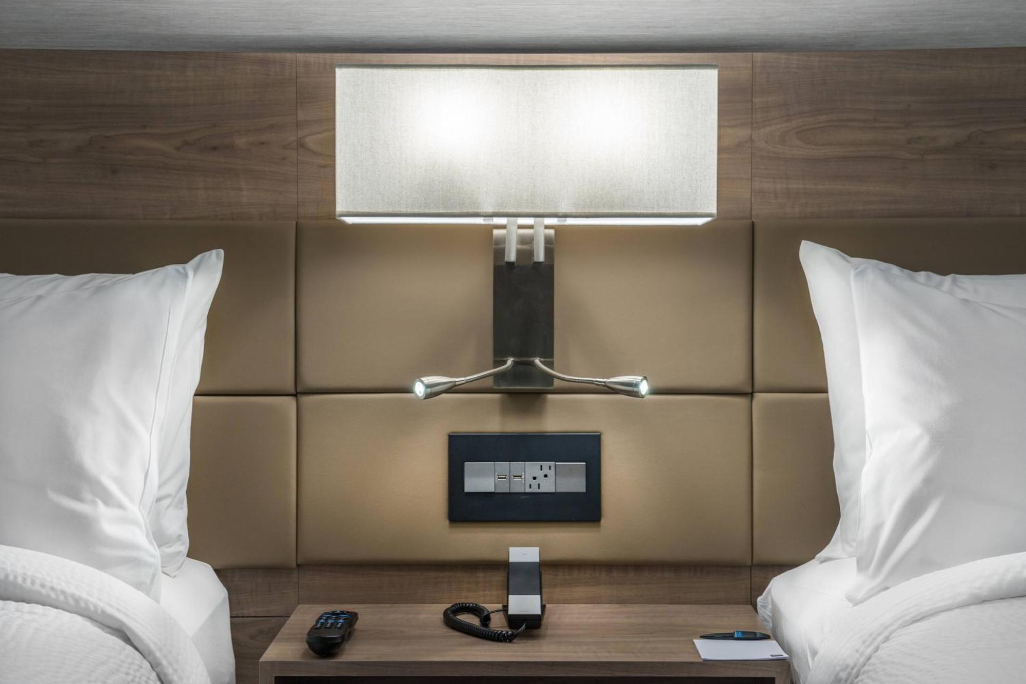Ac Hotel By Marriott Boston North Medford Extérieur photo