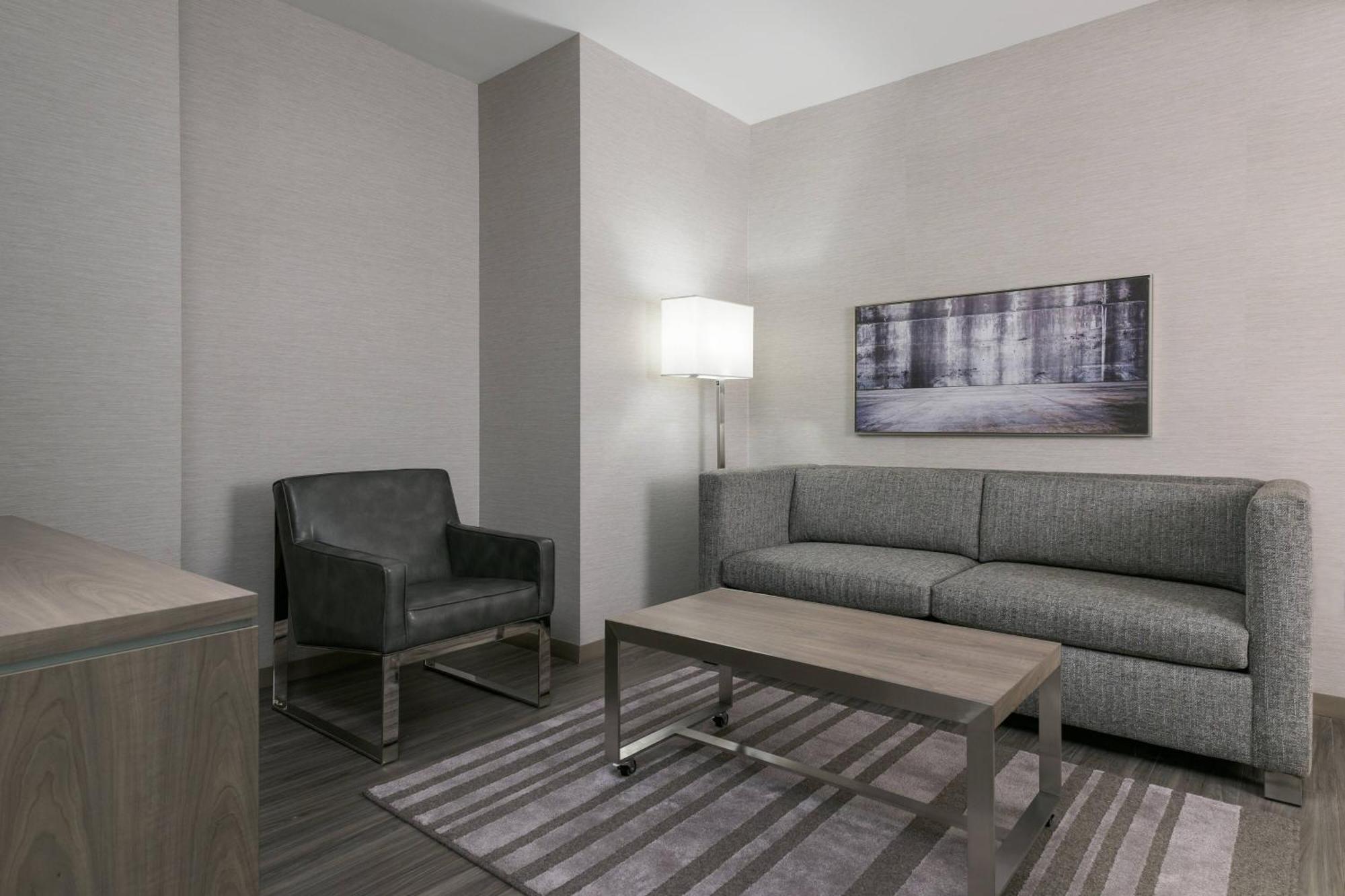 Ac Hotel By Marriott Boston North Medford Extérieur photo