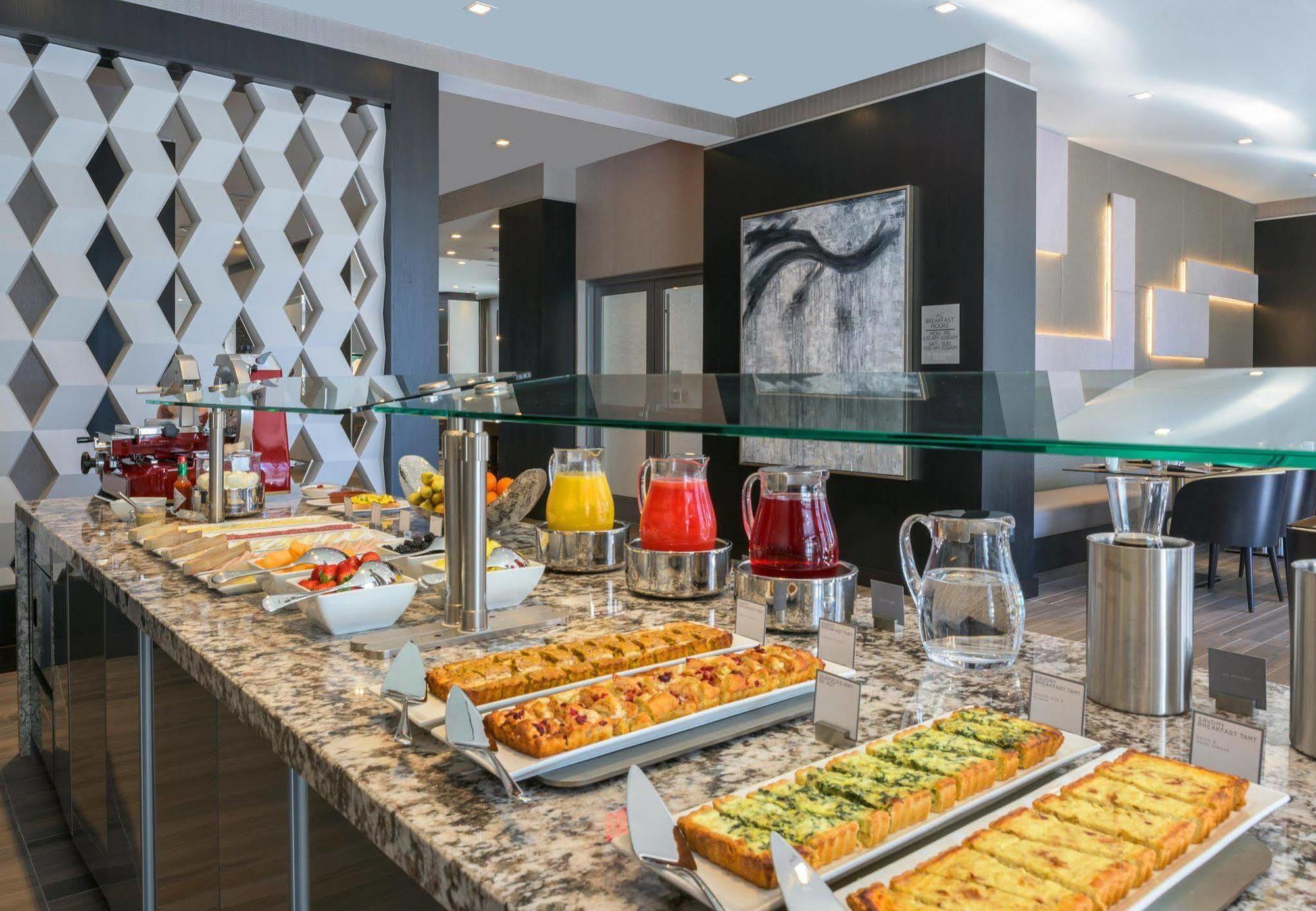 Ac Hotel By Marriott Boston North Medford Extérieur photo